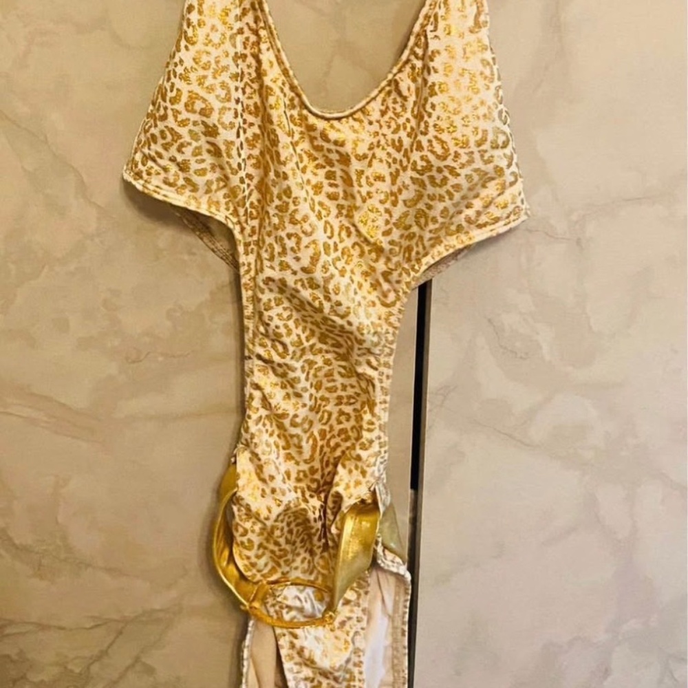 AUTHENTIC Guess one piece bathing suit leopard